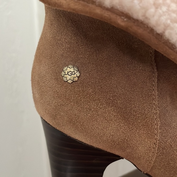 UGG FUR LINED HEEL BOOTIES TAN SIZE 6 - Picture 2 of 14